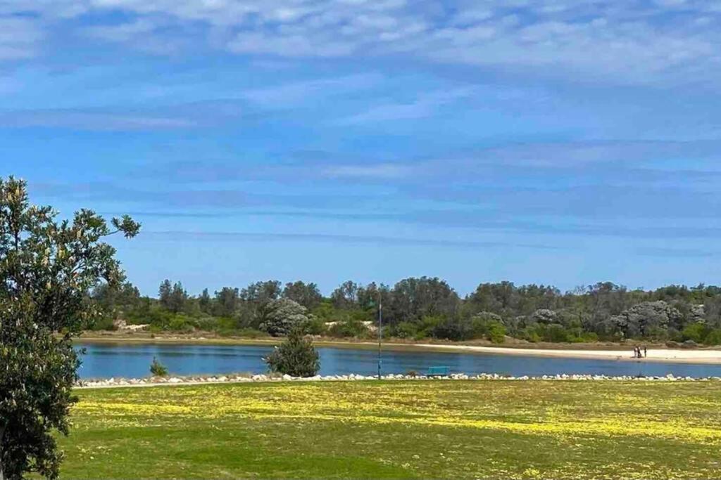 Driftwood Townhouse - Waterfront-Central Location Lakes Entrance Extérieur photo