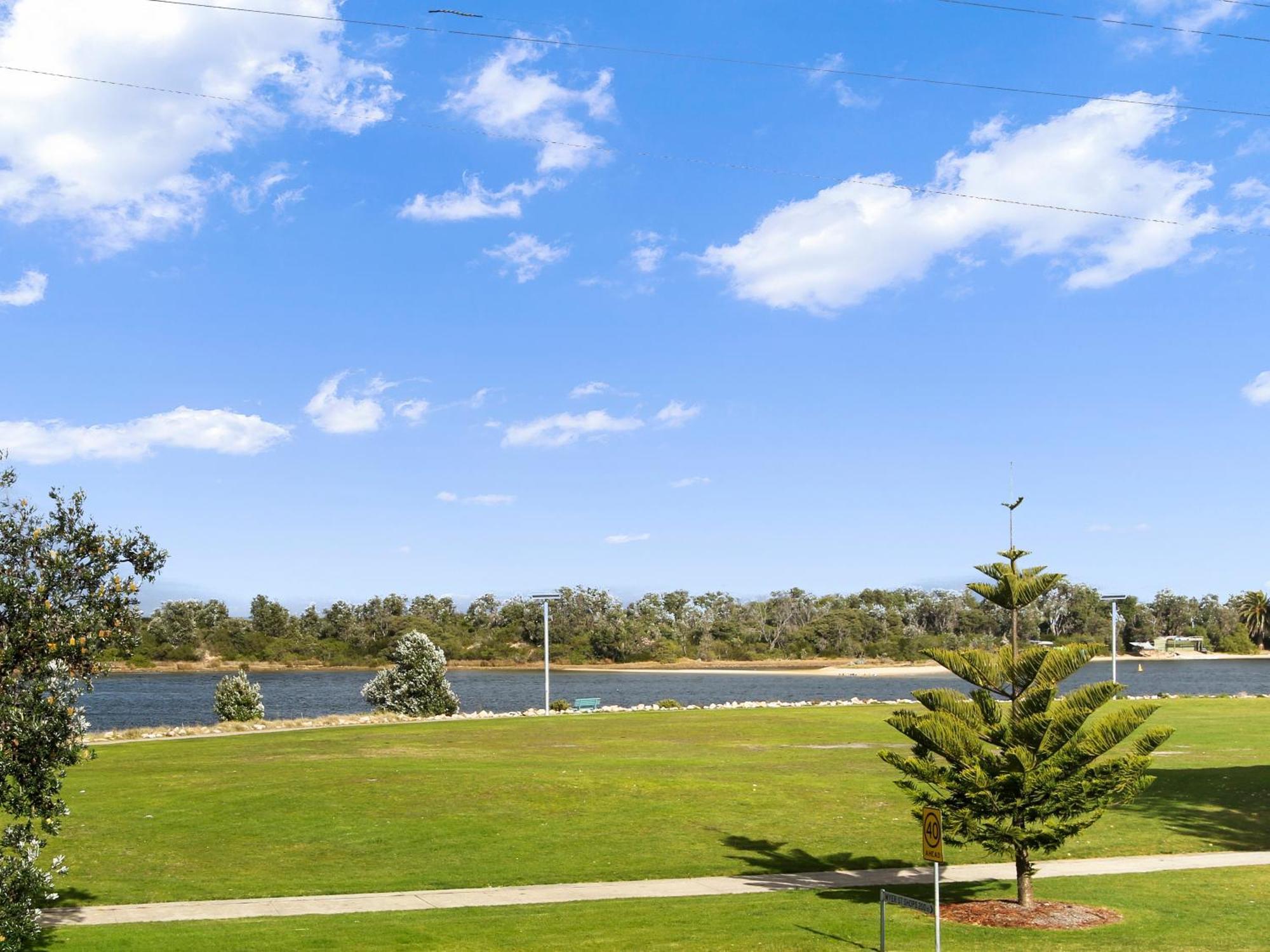 Driftwood Townhouse - Waterfront-Central Location Lakes Entrance Extérieur photo