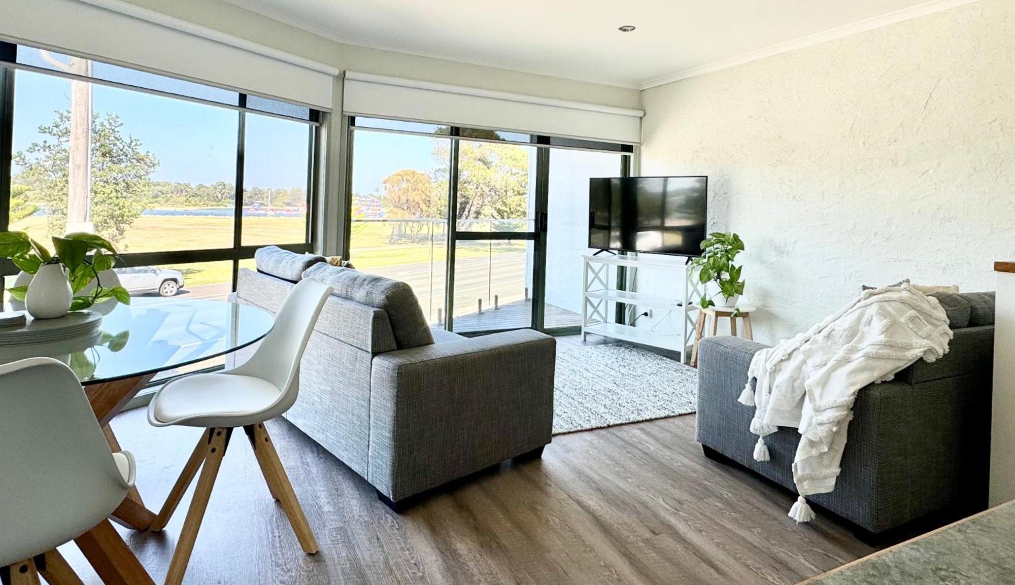 Driftwood Townhouse - Waterfront-Central Location Lakes Entrance Extérieur photo