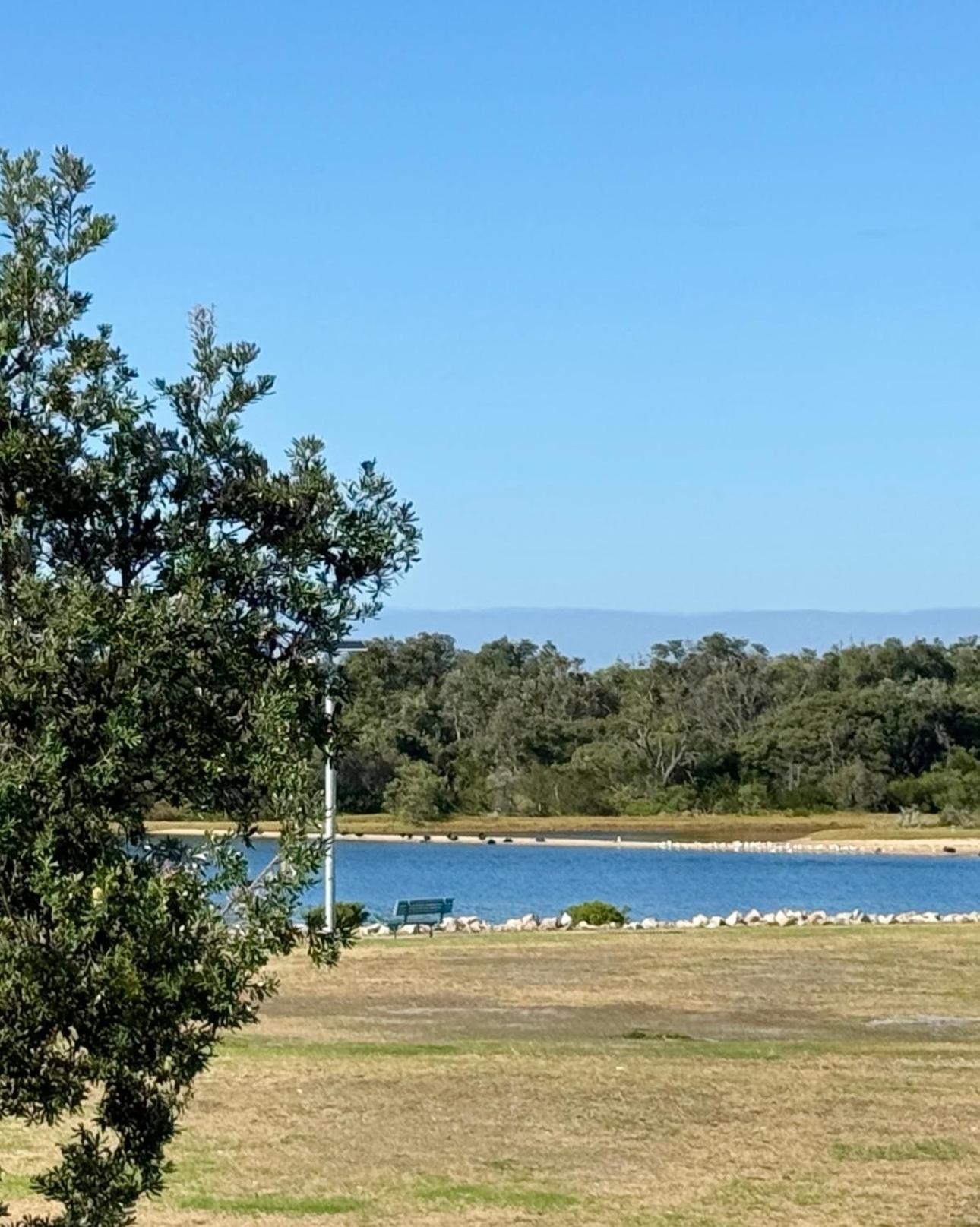 Driftwood Townhouse - Waterfront-Central Location Lakes Entrance Extérieur photo